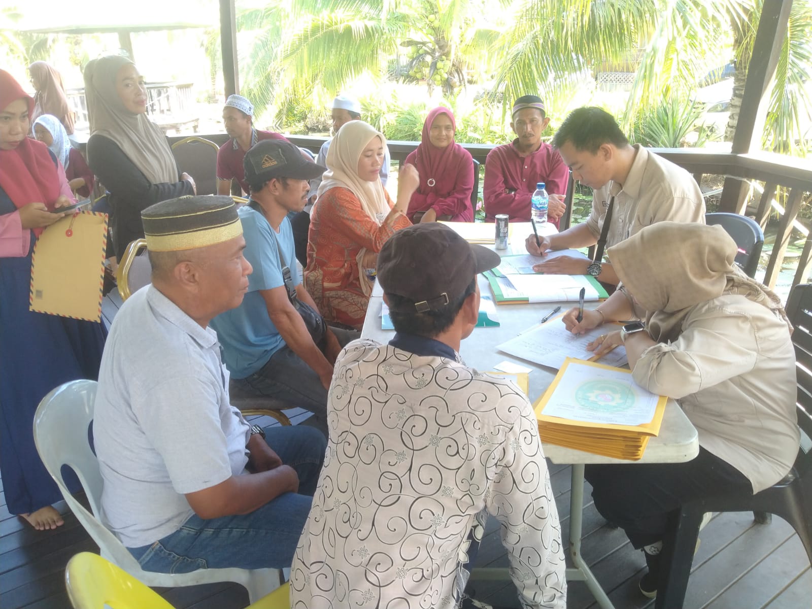 sidang di luar gedung 3